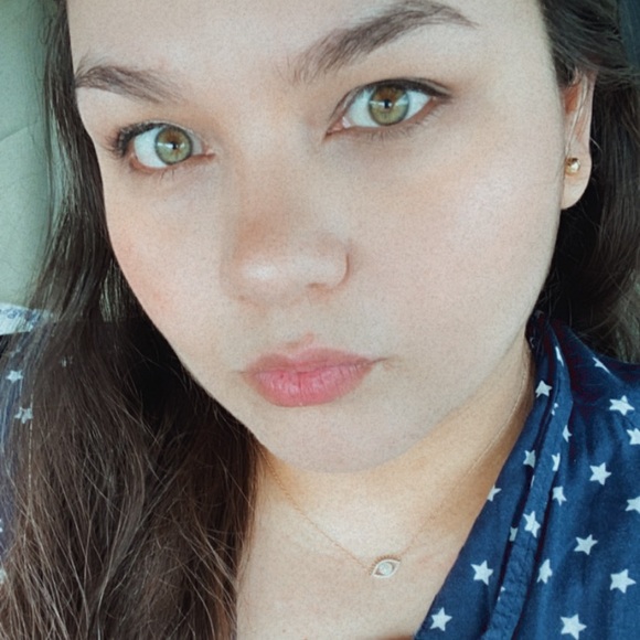 Meet your Posher, Andrea - Picture 1 of 1